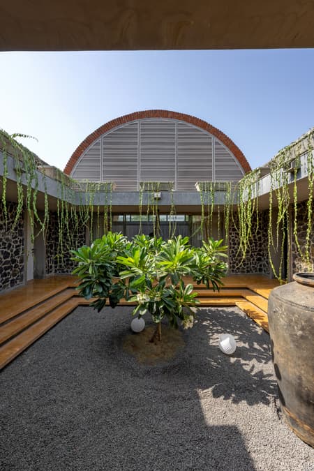 VAULT HOUSE - India